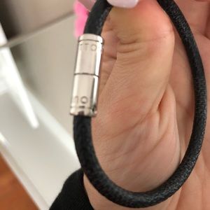 Louis Vuitton Jewelry - Louis Vuitton Confidential bracelet Louis Vuitton Jewelry - Louis Vuitton Confidential bracelet